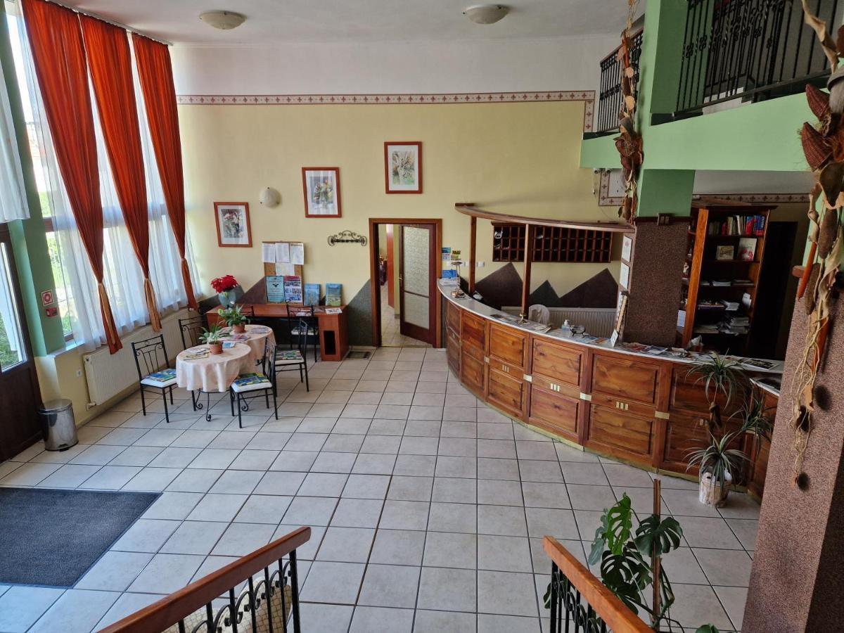 Róza Hotel és Apartmanház Esztergom Esterno foto
