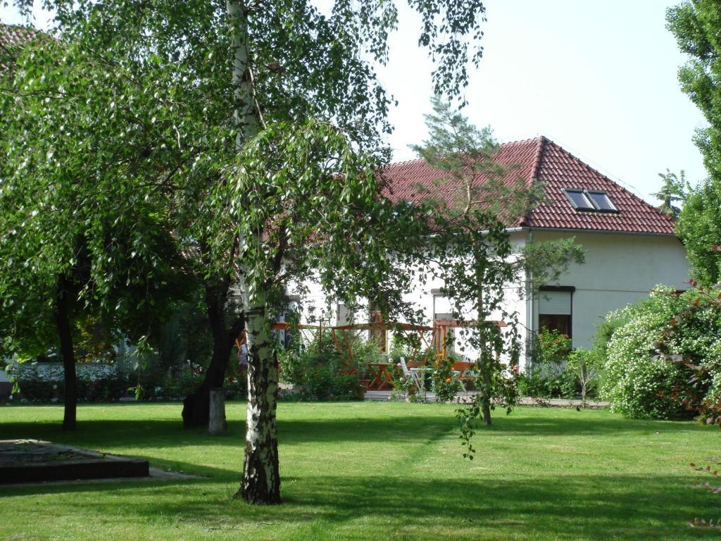 Róza Hotel és Apartmanház Esztergom Esterno foto