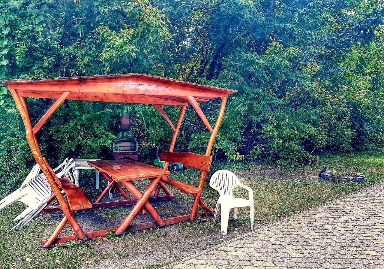 Róza Hotel és Apartmanház Esztergom Esterno foto