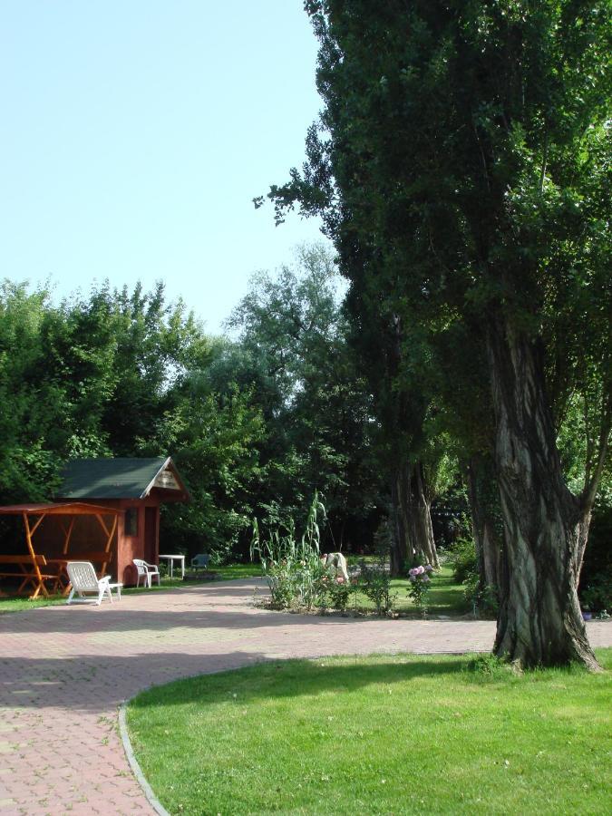 Róza Hotel és Apartmanház Esztergom Esterno foto
