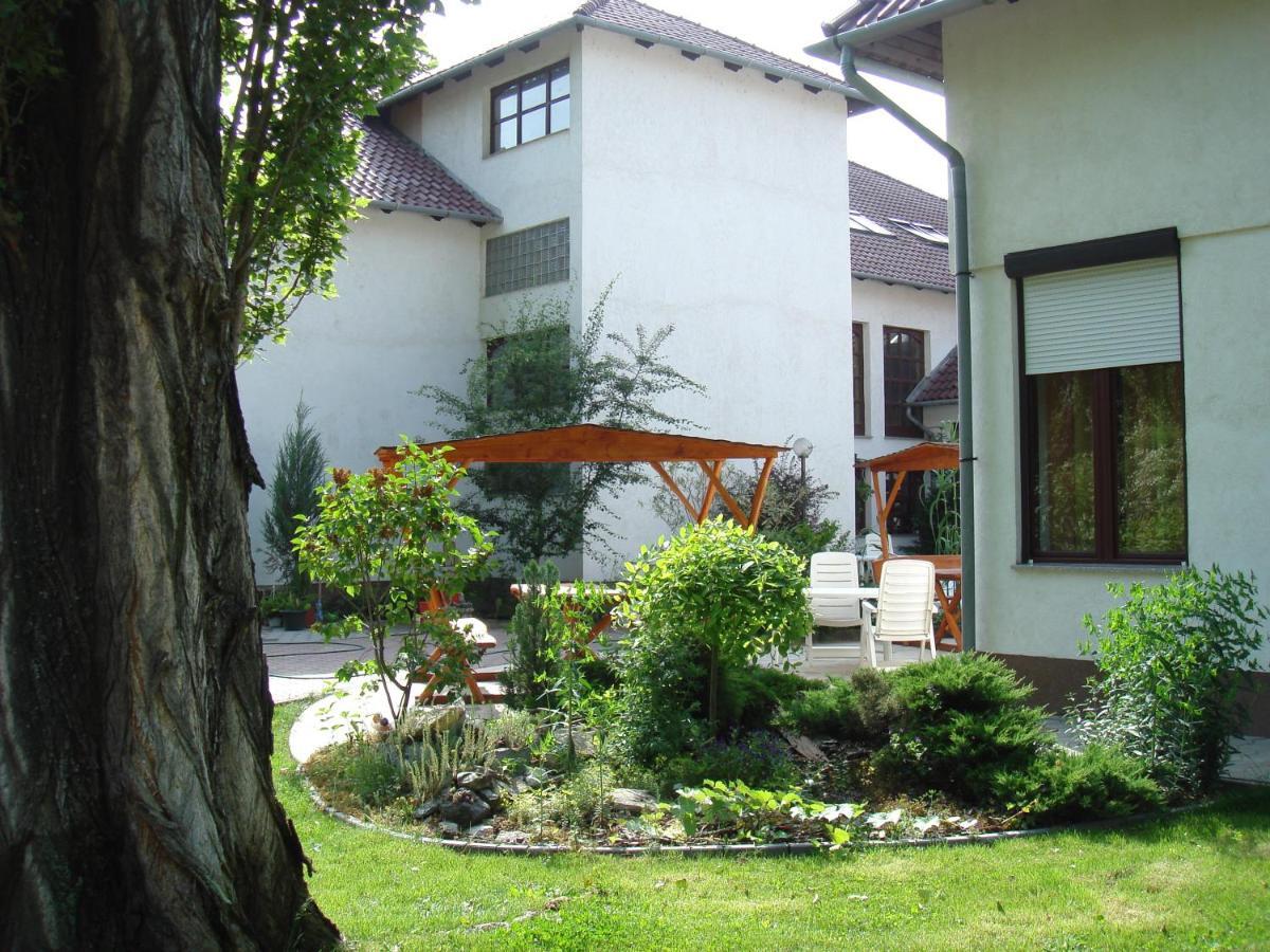 Róza Hotel és Apartmanház Esztergom Esterno foto